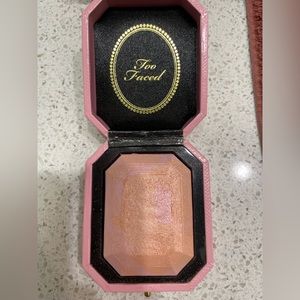 Too faced pink diamond highlighter